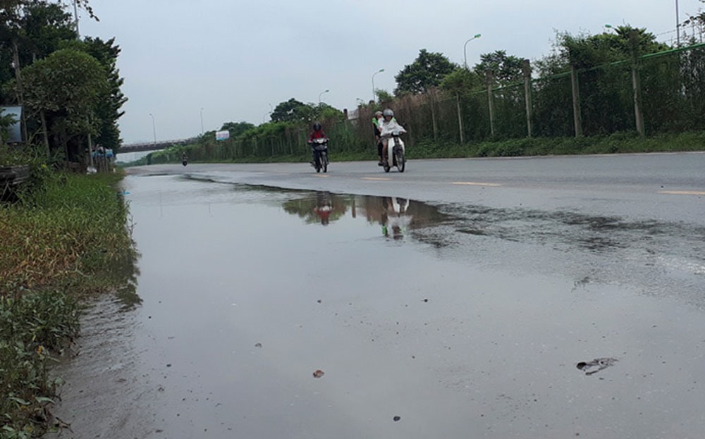 Đại lộ Thăng Long (Hà Nội): Nhếch nhác hầm chui dân sinh - ảnh 3 Đại lộ Thăng Long (Hà Nội): Nhếch nhác hầm chui dân sinh - ảnh 3