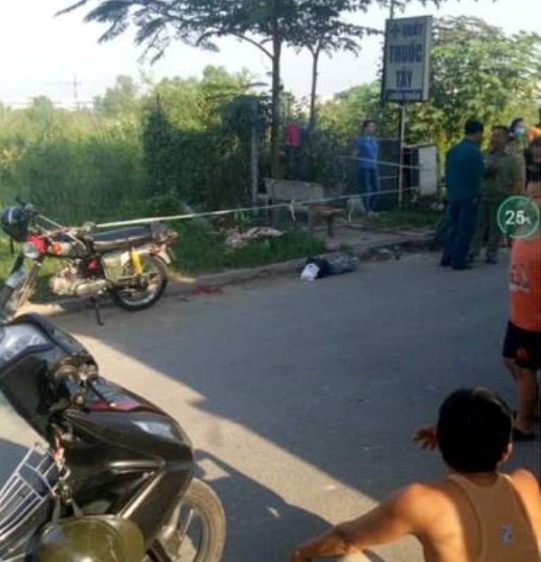 Người dân phát hiện bé sơ sinh bị vứt ở bụi cỏ lề đường