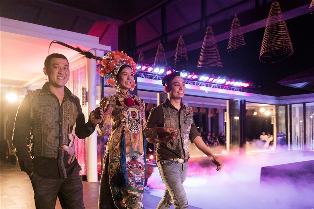 Bận rộn với những dự án cá nhân, Á hậu vẫn thu xếp thời gian đến ủng hộ 2 nhà thiết kế thân thiết Hải Long - Thế Huy.