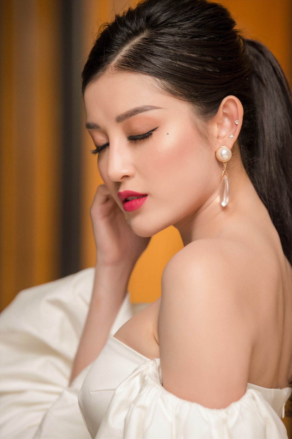 Huyền My ngày càng biết cách trở nên nổi bật, làm tâm điểm mỗi chương trình mà mình tham dự.