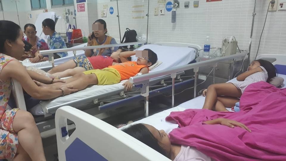 Các trẻ nghi ngộ độc thực phẩm nằm viện điều trị có thể xuất viện từ 1 đến 2 ngày tới
