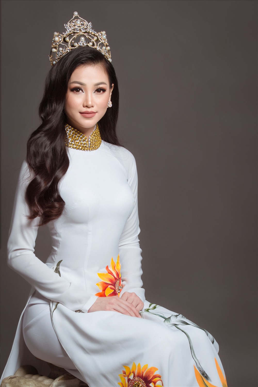 Cô khá nổi tiếng không chỉ xinh đẹp ở trường mà còn được biết đến là học sinh giỏi tích cực hàng năm.