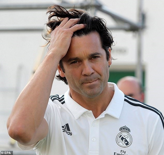 Santiago Solari là cái tên còn xa lạ với nhiều người hâm mộ. Ảnh: EPA.