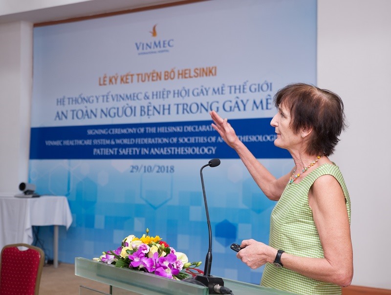 Chu tich HH gay me: GS Jannicke Mellin Olsen - Chủ tịch WFSA, đồng thời là tác giả của Tuyên bố Helsinki đánh giá: “Lựa chọn Vinmec là bệnh viện đầu tiên ở Việt Nam ký cam kết Tuyên bố Helsinki – một chương trình lớn của Châu Âu, WFSA đánh giá cao khả năng tuân thủ các yêu cầu an toàn khắt khe về của Vinmec”.