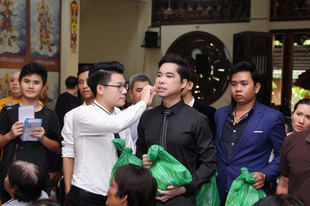 Duy Cường rất chăm chút cho ba Ngọc Sơn.
