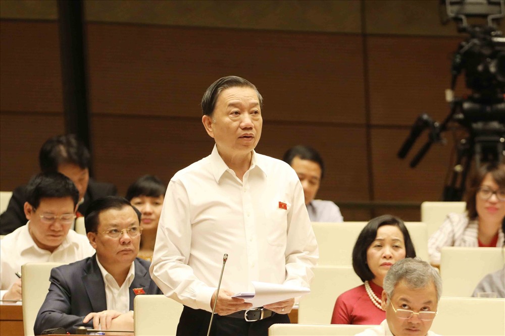 Bộ trưởng Bộ Công an Tô Lâm trả lời chất vấn: Sẽ mở cao điểm tấn công triệt phá các băng nhóm tội phạm, trong đó có các đường dây tín dụng đen, đòi nợ thuê.