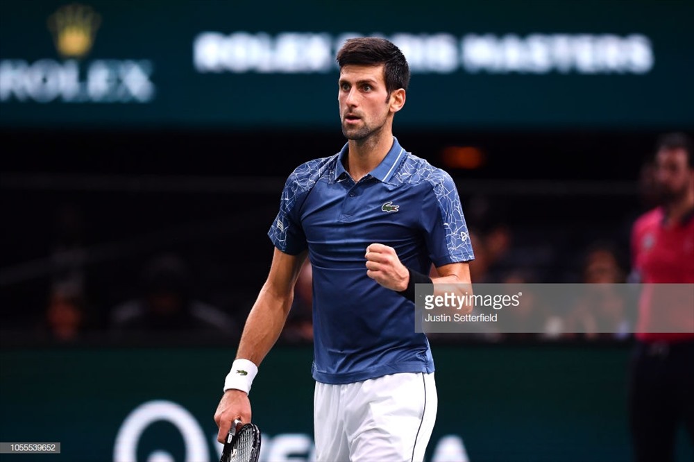 Nole gặp đôi chút khó khăn trong set 1. Ảnh: Getty.
