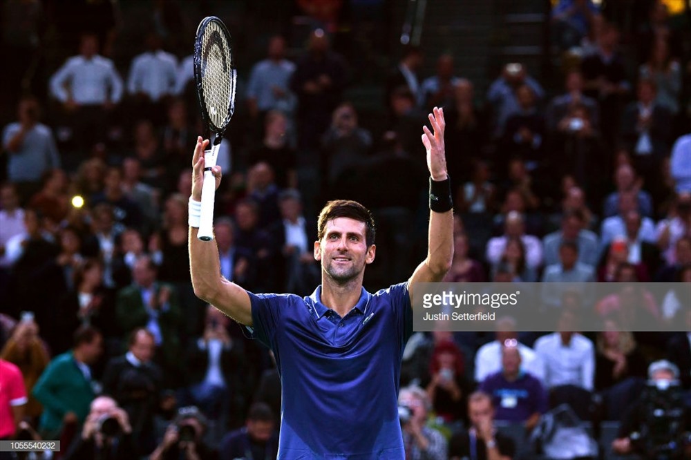 Nole tiến bước đầu tiên thuận lợi đến ngôi vô địch tại Paris Masters. Ảnh: Getty.