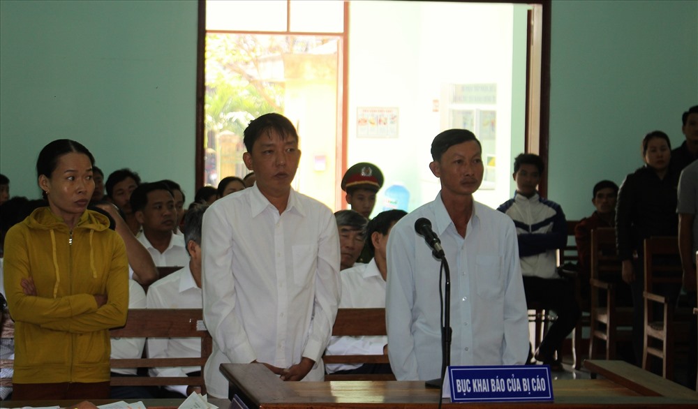 Các bị cáo: Mai; Bảy; Việt (trái sang). Ảnh: Đ.C