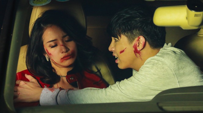 Một cảnh quay trong MV “Chạm khẽ tim anh một chút thôi“.