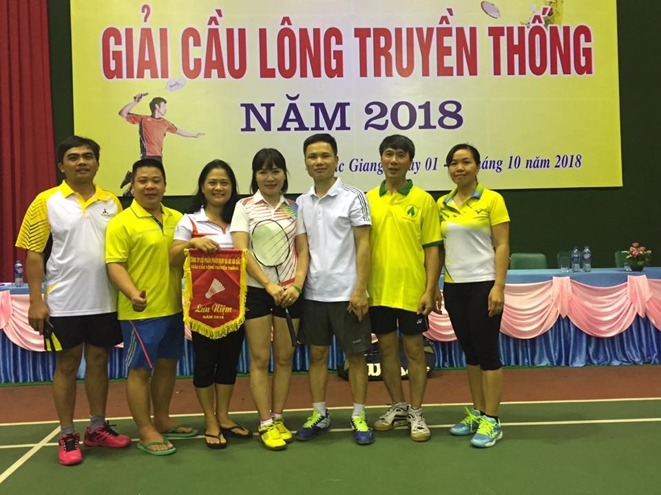Trao giải cho các vận động viên.