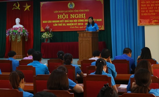 Bà Nguyễn Thị Thúy Hà - Phó Chủ tịch LĐLĐ tỉnh Vĩnh Phúc phát động phong trào thi đua thực hiện Nghị quyết Đại hội XII CĐVN trong đội ngũ CNVCLĐ và các cấp CĐ tỉnh Vĩnh Phúc. Ảnh: LĐLĐ tỉnh Vĩnh Phúc