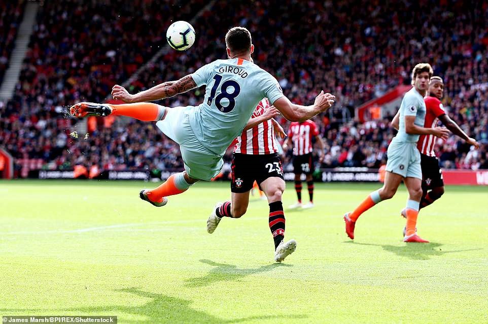Giroud cũng có ngày chơi tốt.