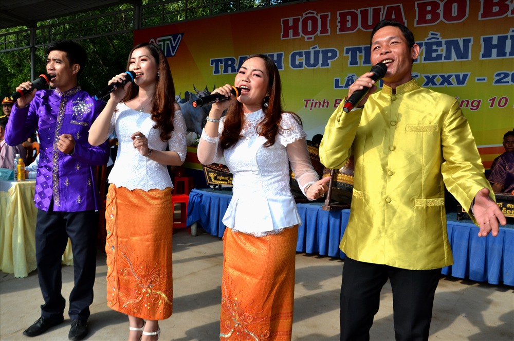 và phần ca của các sơn nữ. Ảnh: Lục Tùng