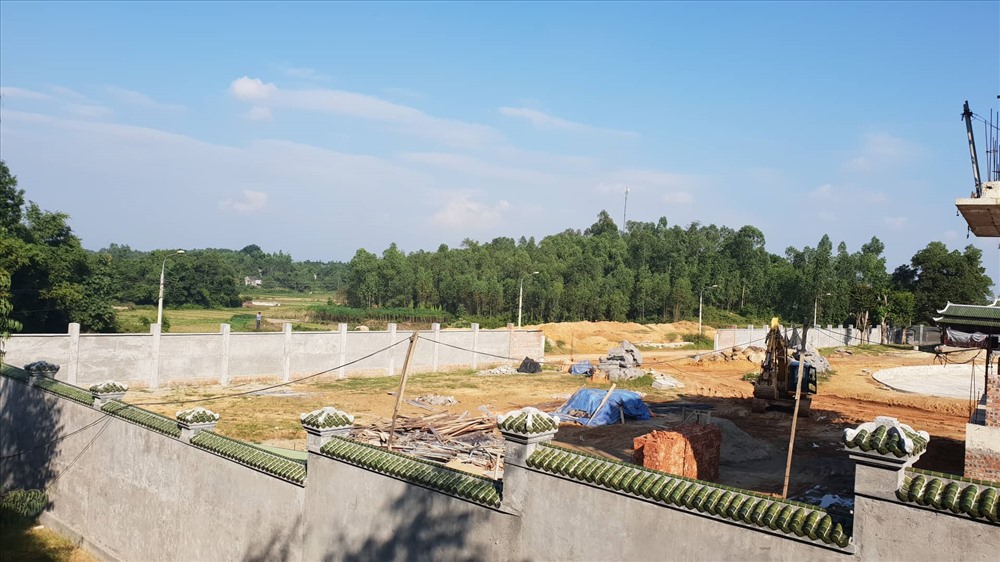 Công trình “khủng” không những sai phép mà còn xây chồng lên các hạ tầng quy hoạch của Khu đô thị mới.