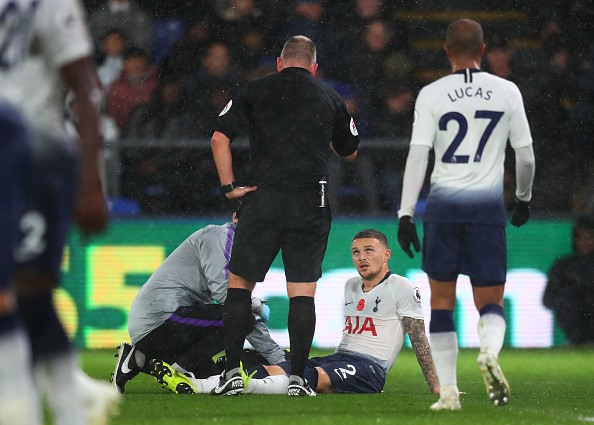 Hậu vệ Kierran Trippier phải rời sân từ rất sớm (Ảnh: Getty)