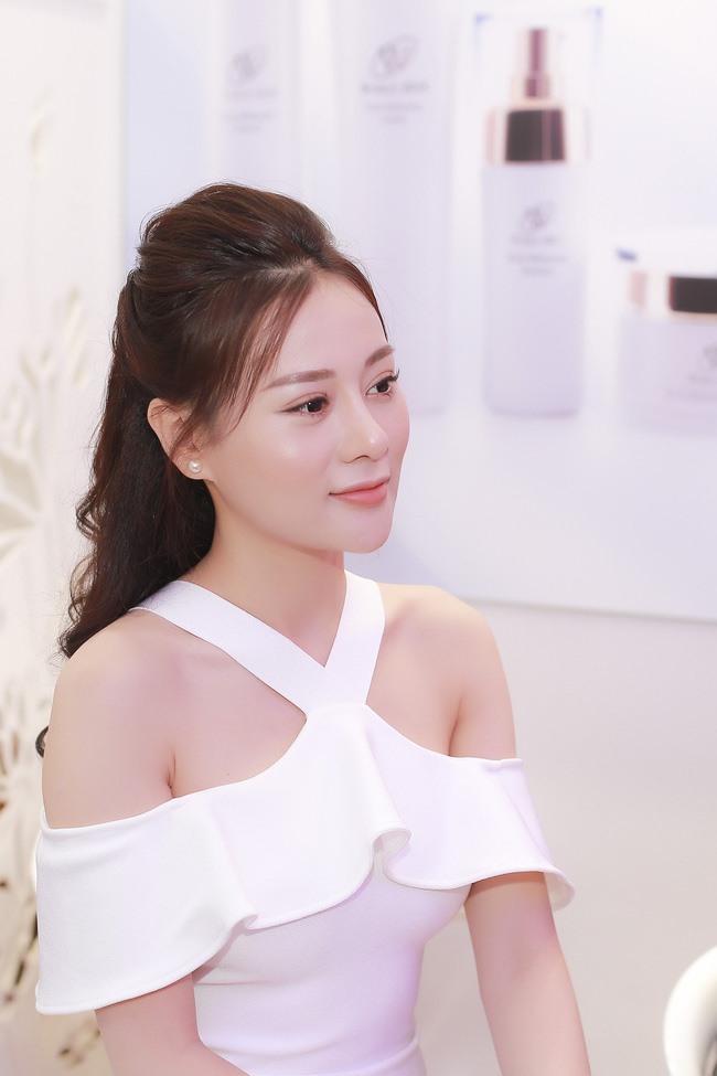 Nhan sắc Quỳnh búp bê sau 1 tháng phẫu thuật thẩm mỹ - ảnh 5 Nhan sắc Quỳnh búp bê sau 1 tháng phẫu thuật thẩm mỹ - ảnh 5