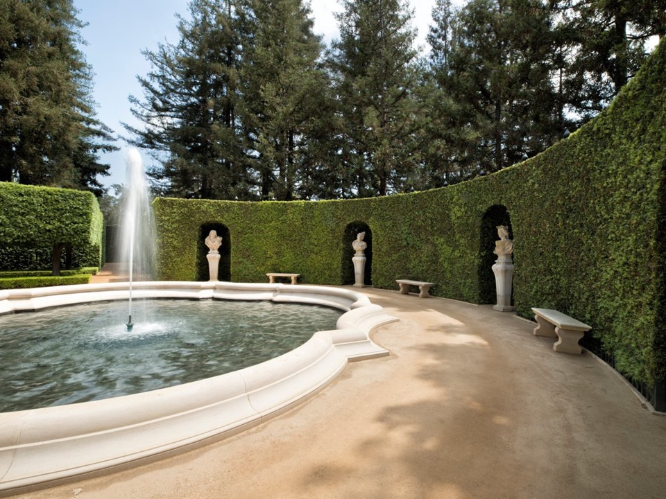 The Chartwell Estate từng là bối cảnh trong bộ phim truyền hình “The Beverly Hillbillies” được phát sóng tại Mỹ vào giai đoạn 1962-1971.