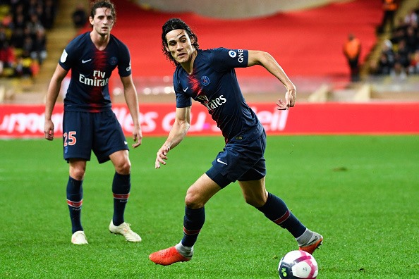 Dù lập hat-trick nhưng Cavani đã có trận đấu khổ sở vì công nghệ VAR (Ảnh: Getty)