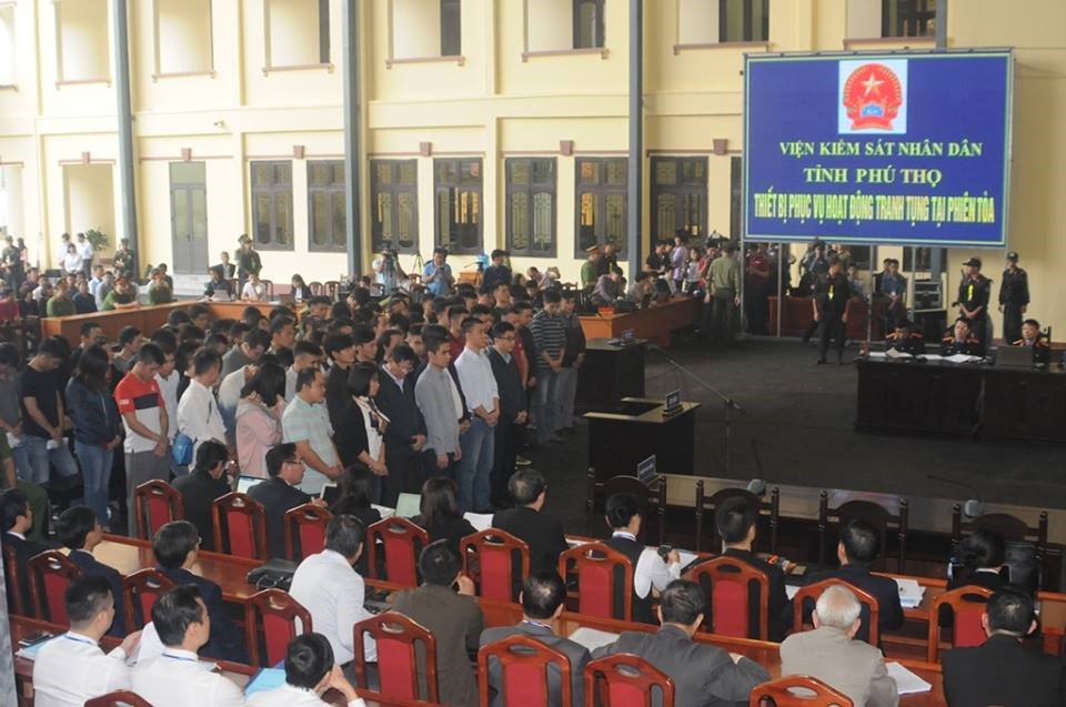 Theo thông báo của TAND tỉnh Phú Thọ, bị can Phan Văn Vĩnh và Nguyễn Thanh Hóa (cựu Thiếu tướng, cựu Cục trưởng C50) mỗi người có 3 luật sư bảo vệ quyền và lợi ích hợp pháp. Bị can Nguyễn Văn Dương (bị cáo buộc là chủ mưu) có số luật sư bảo vệ đông nhất - 5 người.
