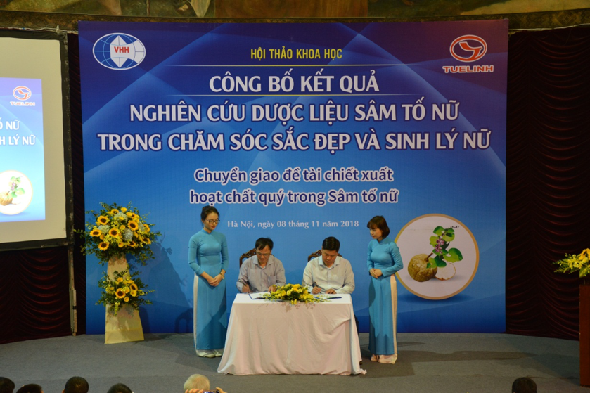 Lễ ký kết chuyển giao đề tài chiết xuất hoạt chất quý trong Sâm tố nữ