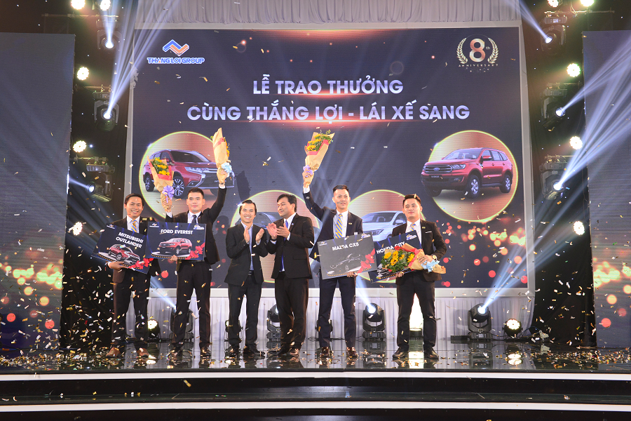 Lễ trao thưởng ô tô dành cho 4 quản lý xuất sắc tại công ty