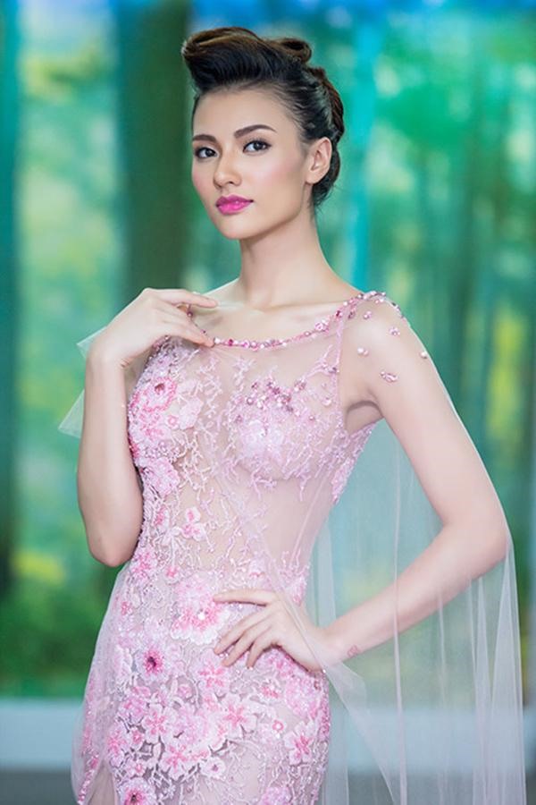 Hồng Quế tiếp tục gây sốc khi để lộ hình xăm ở vùng nhạy cảm - ảnh 3 Hồng Quế tiếp tục gây sốc khi để lộ hình xăm ở vùng nhạy cảm - ảnh 3