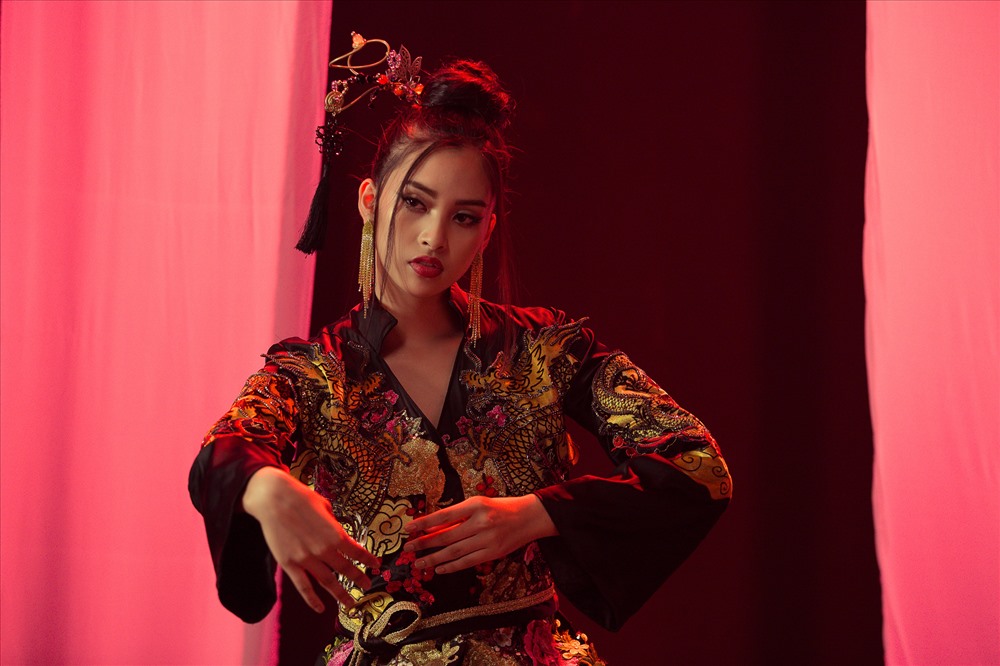 Hoa hậu Tiểu Vy hát Lạc trôi thi tài năng tại Miss World 2018 - ảnh 2 Hoa hậu Tiểu Vy hát Lạc trôi thi tài năng tại Miss World 2018 - ảnh 2
