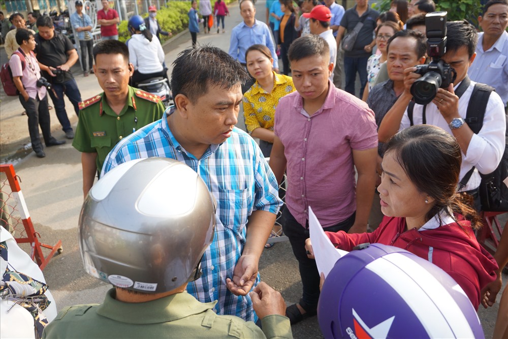 Chỉ những người dân có hộ khẩu ở 3 phường mới được vào dự buổi tiếp dân.