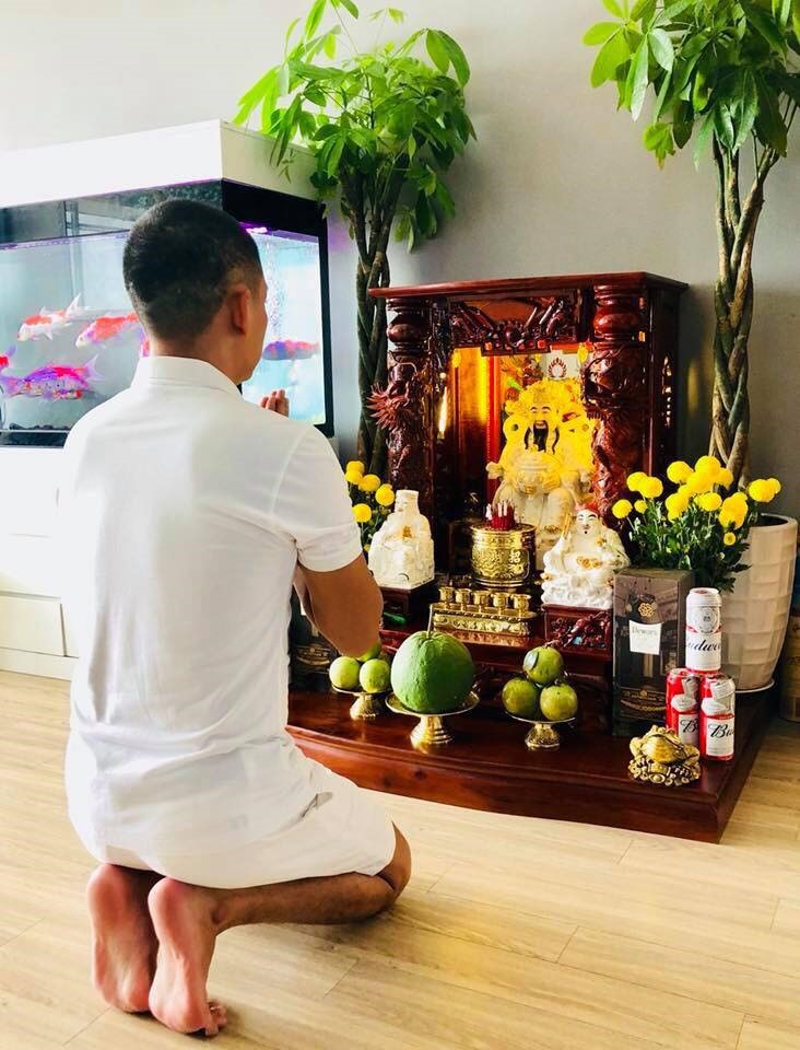 Anh mong cầu bình an đến với vợ mình.