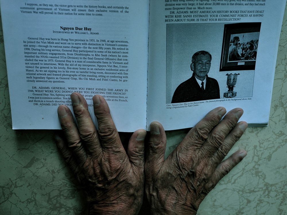 Cuốn sách mang tên “Valley Vets II- an oral history”của tác giả William L. Adam (Mỹ) dành một chương để nói về tướng Huy.