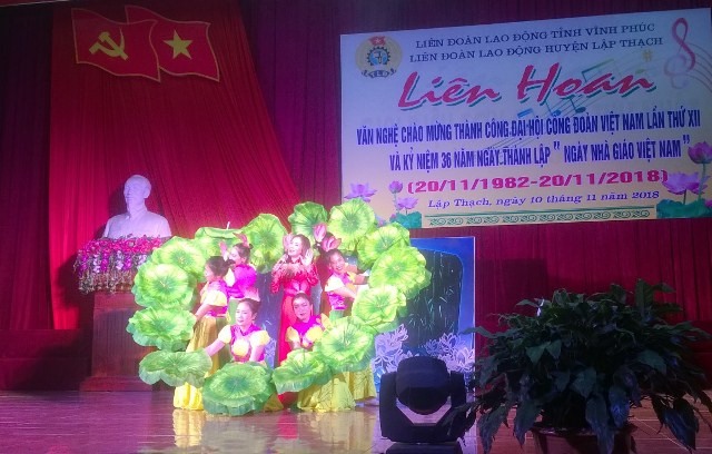 Các diễn viên không chuyên là là cán bộ, đoàn viên CĐ nỗ lực biểu diễn. Ảnh: Lục Văn Quân