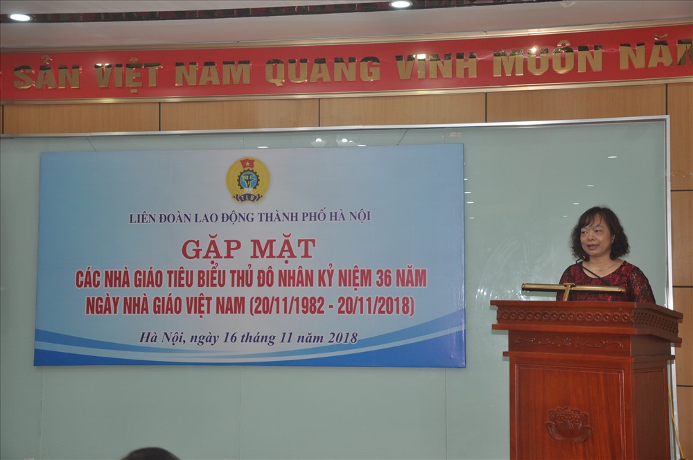 Các nhà giáo phát biểu tại buổi gặp mặt.