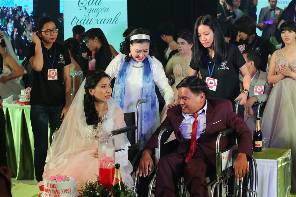 Se duyên cho các cặp đôi khuyết tật, NSND Kim Cương đã đem lại hạnh phúc cho những mảnh đời gặp không may này.