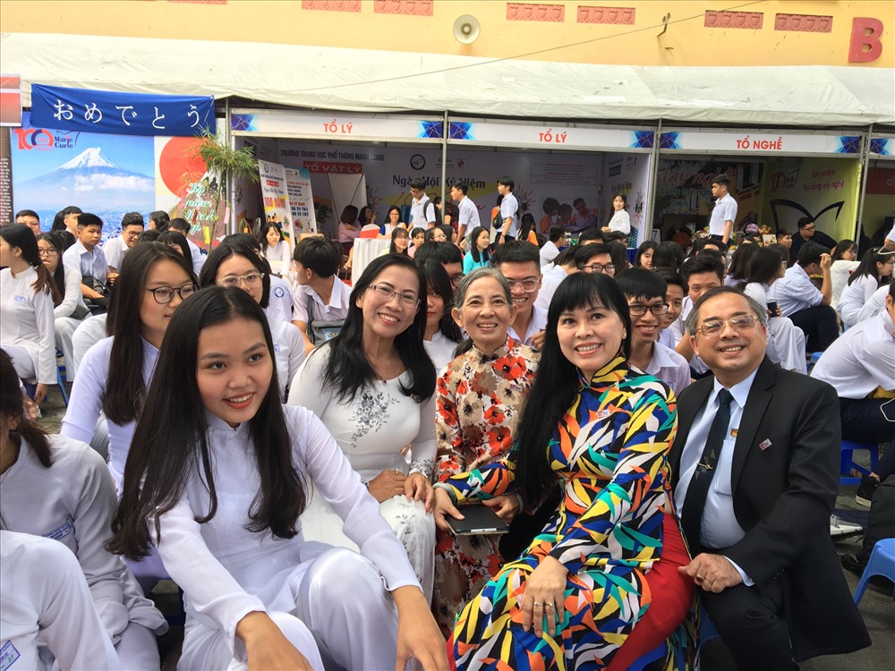 Nhiều thế hệ thầy và trò