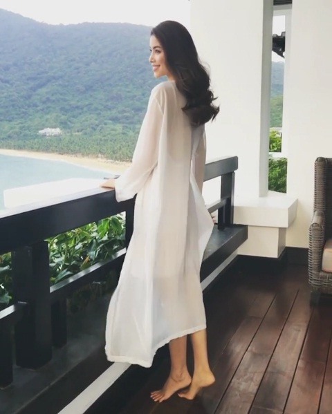 Trước đó, nhiều tin đồn cho rằng Phạm Hương sang Mỹ sinh con.