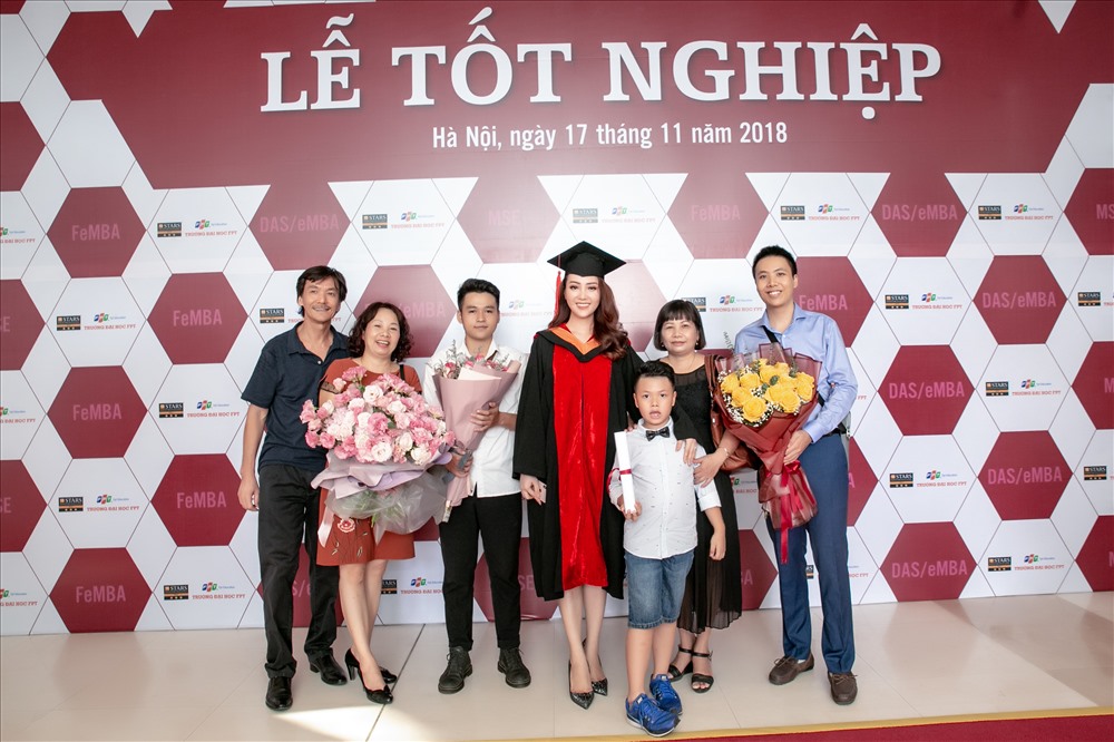 Người đẹp hạnh phúc khi được gia đình luôn ủng hộ trong sự nghiệp.
