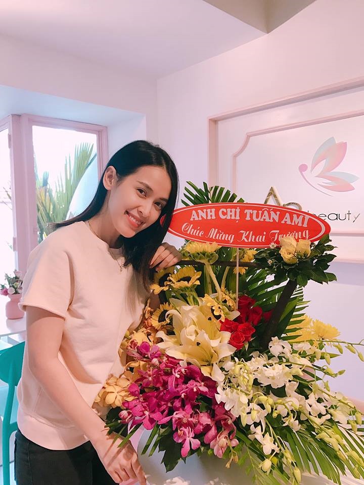 Nhan sắc xinh đẹp của bà mẹ bỉm sữa khiến nhiều người ghen tị.