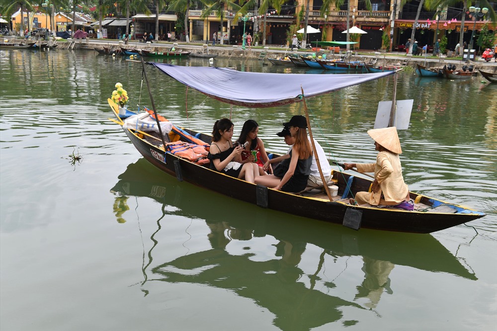 Chuyến đò cuối chiều.