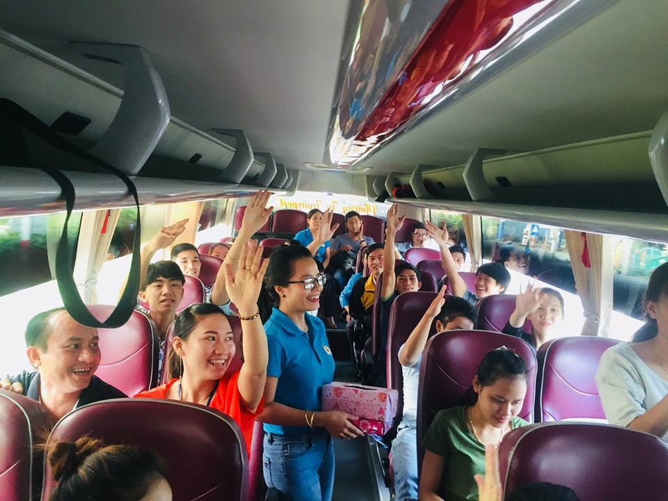 Không khí vui nhộn, sôi nổi trên xe. Ảnh: PĐ.