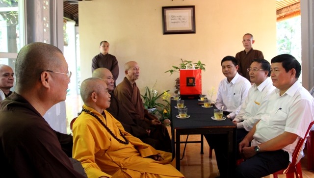 Hòa thượng Thích Đức Thanh và các sư đệ của Thiền sư đón tiếp đoàn. Ảnh: Anh Phong.