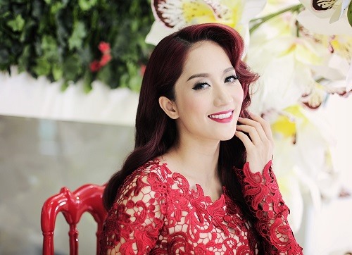 Khánh Thi giảng dạy bộ môn khiêu vũ thể thao được 10 năm nay.
