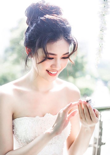 Vẻ đẹp mơ màng của Thanh Tú.