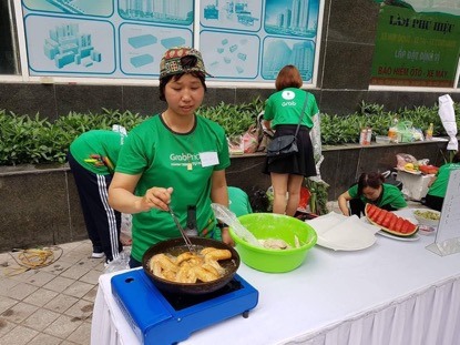 Từ khi trở thành đối tác tài xế GrabBike, thu nhập của chị Trần Thu Thủy tăng khoảng 3-4 lần