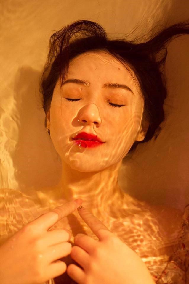 Loạt ảnh mới toát lên vẻ sexy và sự tươi trẻ của Quỳnh Kool.
