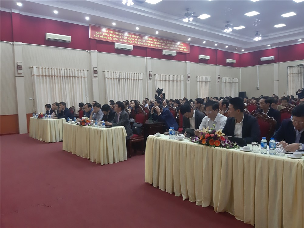 Các đại biểu và cử tri tham dự tại chương trình. Ảnh TV