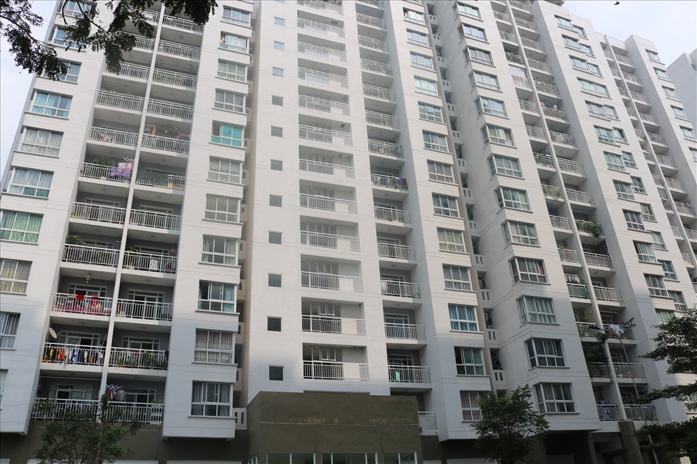 Người dân khu dân cư đang chờ đợi chính quyền huyện Bình Chánh và các cơ quan chức năng liên quan giải quyết việc đánh số nhà cho dân.