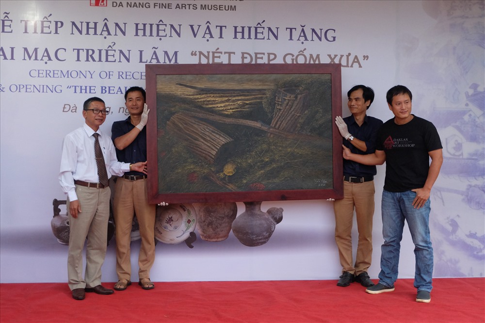 Bên cạnh đó, Bảo tàng mỹ thuật Đà Nẵng cũng tổ chức lễ tiếp nhận hiện vật và tri ân các họa sĩ, nhà sưu tập đã hiến tặng hiện vật cho Bảo tàng.