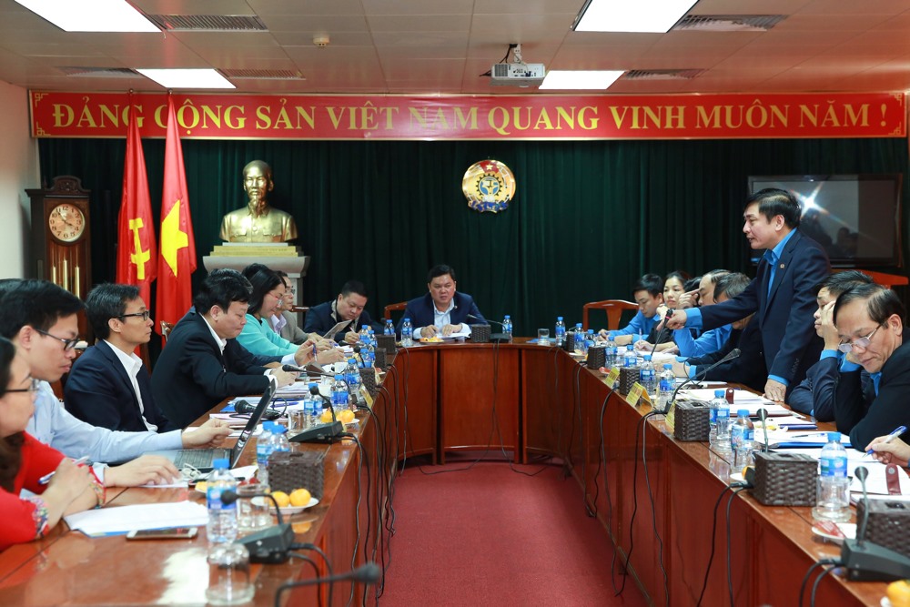 Chủ tịch Tổng LĐLĐVN Bùi Văn Cường phát biểu tại buổi làm việc. Ảnh: Hải Nguyễn. 
