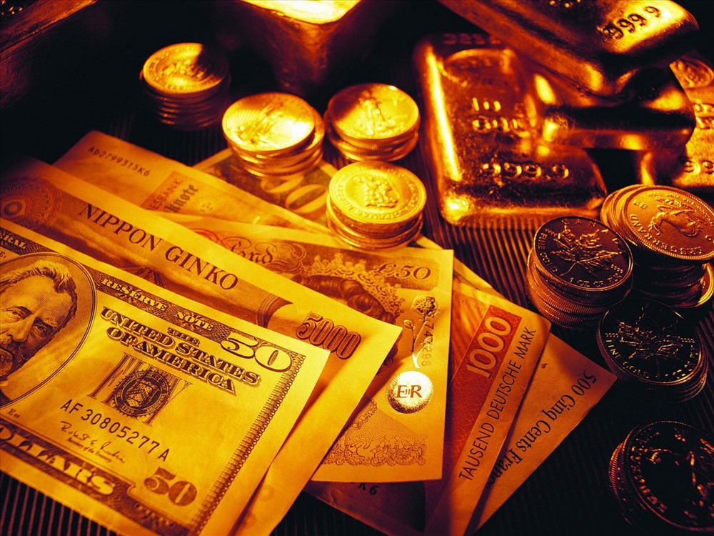 Giá vàng giảm trong bối cảnh đồng bạc xanh tăng giá và giá dầu thô giảm mạnh.